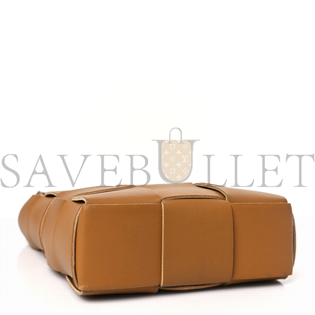 bo*te*ga ve*ne*ta lambskin maxi intrecciato mini Nor*h south cassette tote camel gold (27*24*5cm)