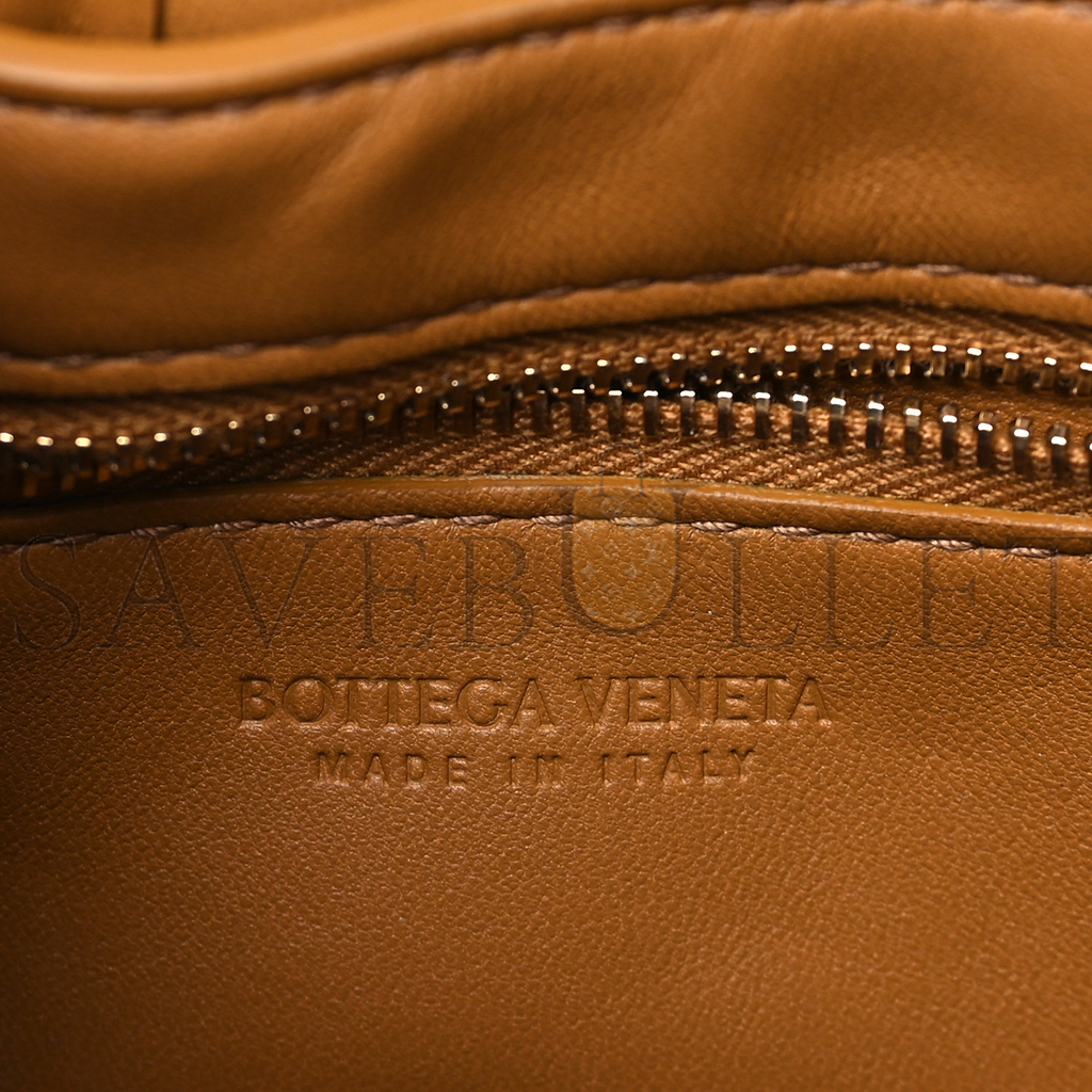 bo*te*ga Ve*ne*ta nappa maxi intreccio padded cassette crossbody bag caramel (26*18*8cm)