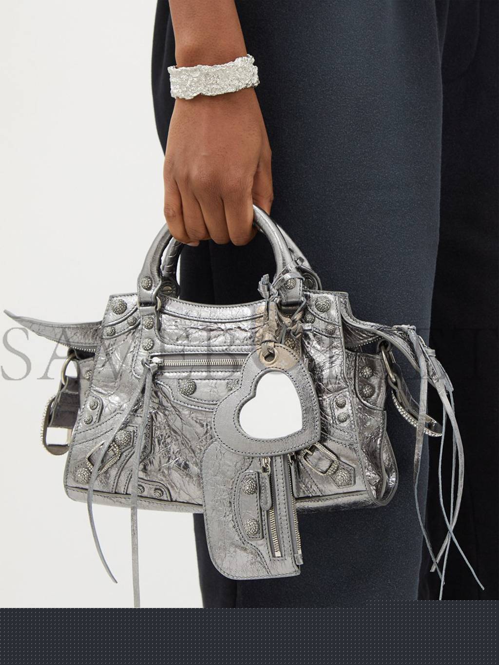 Ba*len*cia*ga silver neo cagole city xs leather bag matchesfashion us (25.6*17*11.1cm)
