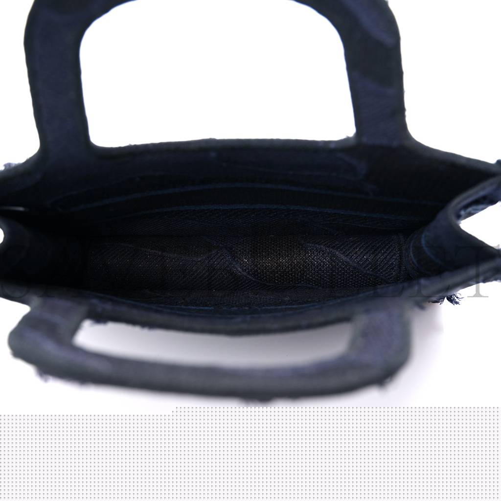 D*or canvas embroidered camouflage mini book tote blue (23*15*5.7cm)